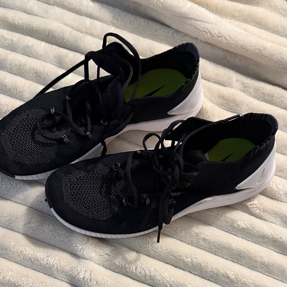 Nike Air size 9 Black and White Women's Sneakers
